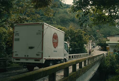 camion de claro recorriendo colombia para ampliar la cobertura móvil camion de claro recorriendo colombia para ampliar la cobertura móvil